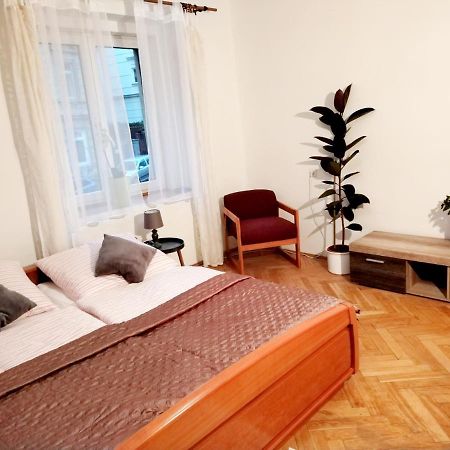 Apartman Isabel 德辛 外观 照片