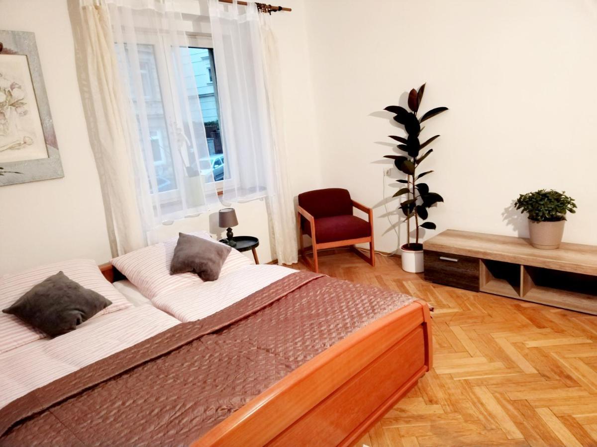 Apartman Isabel 德辛 外观 照片
