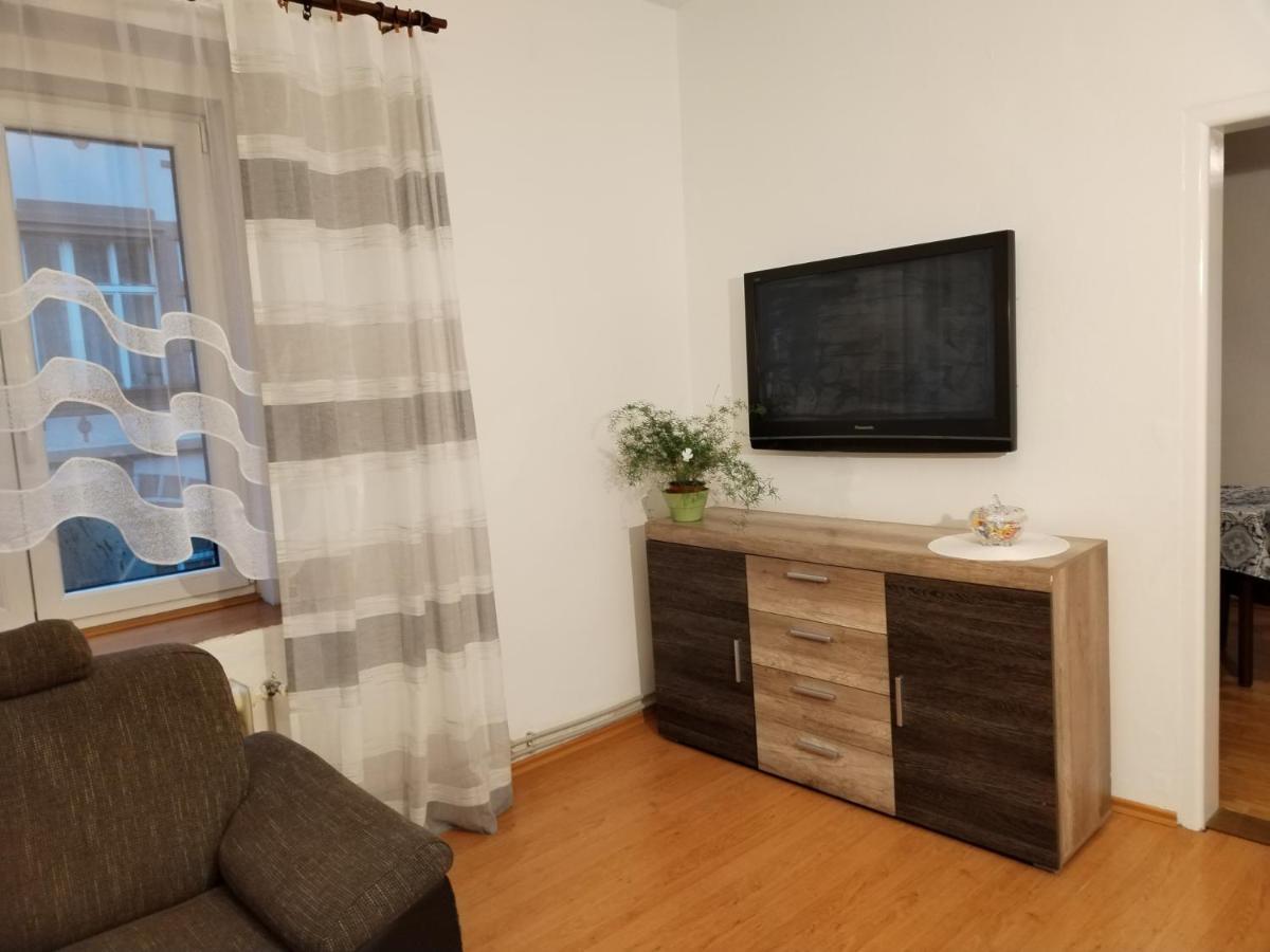 Apartman Isabel 德辛 外观 照片